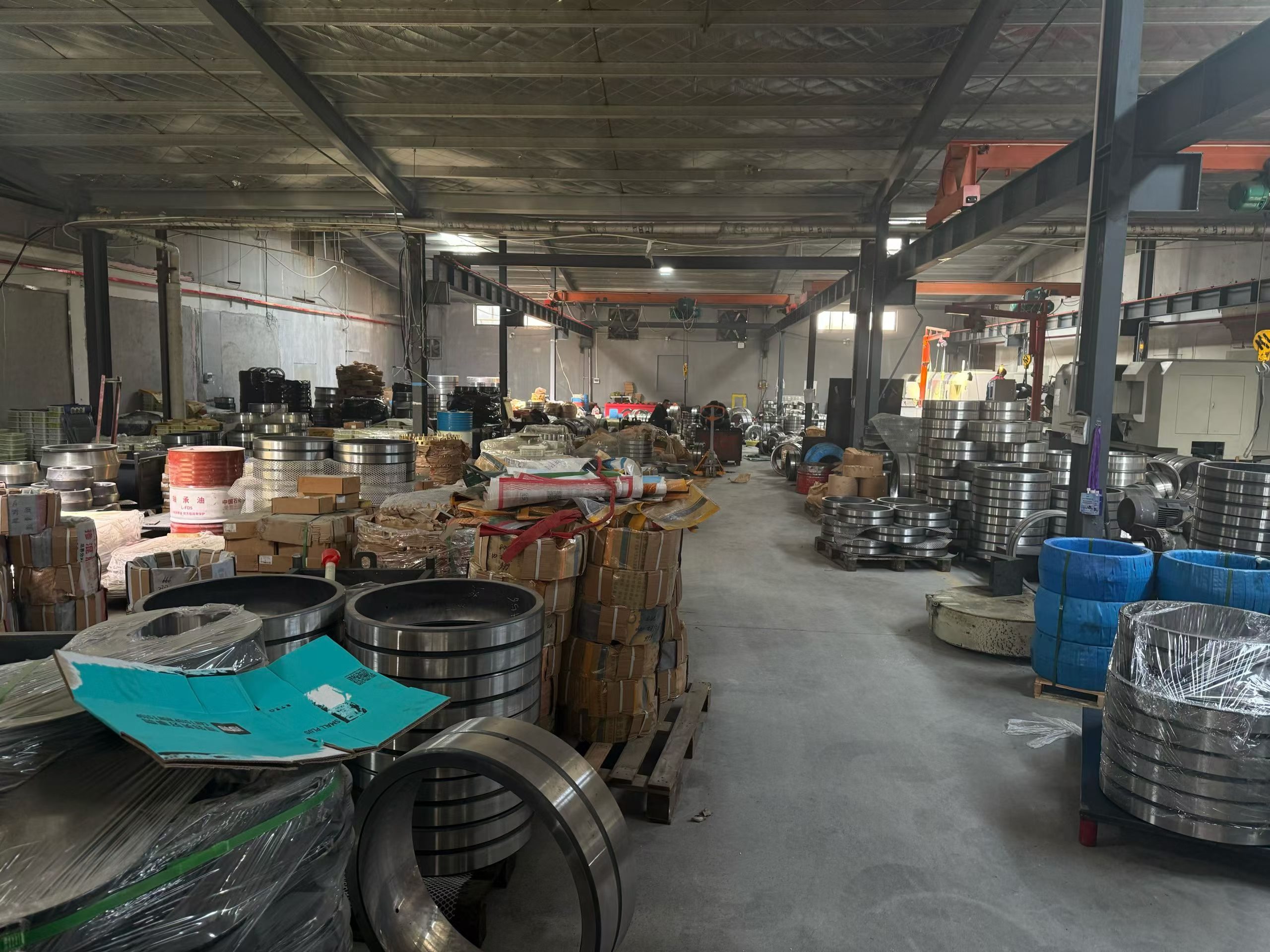 Large bearing rings in the QLGO bearing manufacturing workshop